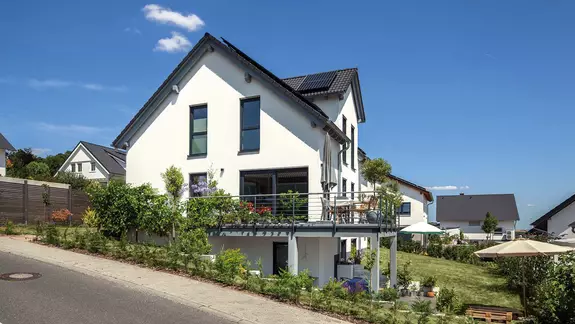 Haus Steinmann | Perfekt in den Hang integriert.